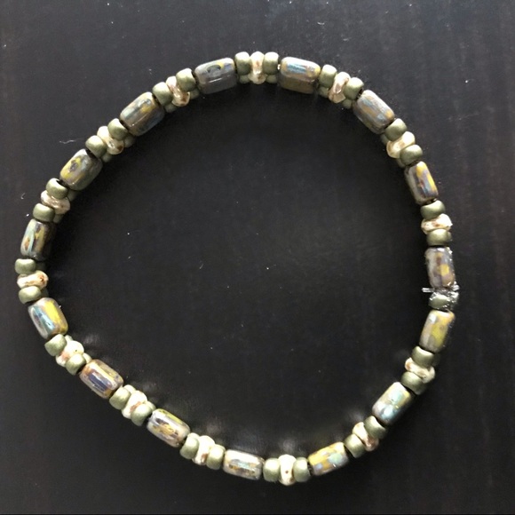 Stretch bracelet minimalist dainty low profile handmade green - Picture 4 of 4